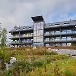 Naava Loft - Kaksikerroksinen Lasiseinähuoneisto Järvinäköalalla