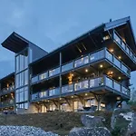 Naava Loft - Kaksikerroksinen Lasiseinähuoneisto Järvinäköalalla *