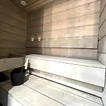 Naava 303 Loft - Kaksikerroksinen Lasiseinaehuoneisto Jaervinaekoealalla *