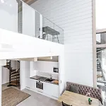 Naava Loft - Kaksikerroksinen Lasiseinähuoneisto Järvinäköalalla Huoneisto
