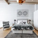 Naava 303 Loft - Kaksikerroksinen Lasiseinaehuoneisto Jaervinaekoealalla * Ähtäri