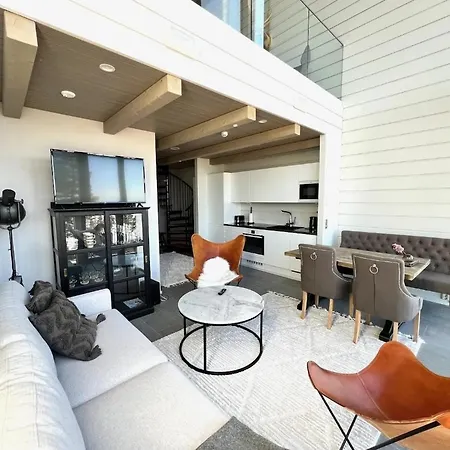 公寓 Naava 303 Loft - Kaksikerroksinen Lasiseinaehuoneisto Jaervinaekoealalla Ähtäri