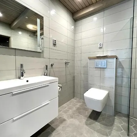 公寓 Naava 303 Loft - Kaksikerroksinen Lasiseinaehuoneisto Jaervinaekoealalla *