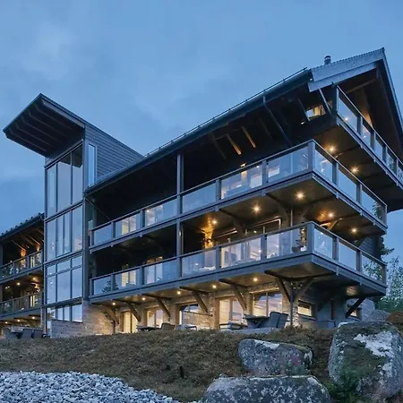 Naava 303 Loft - Kaksikerroksinen Lasiseinaehuoneisto Jaervinaekoealalla *