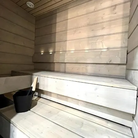 Naava 303 Loft - Kaksikerroksinen Lasiseinaehuoneisto Jaervinaekoealalla *