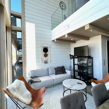 Naava 303 Loft - Kaksikerroksinen Lasiseinaehuoneisto Jaervinaekoealalla