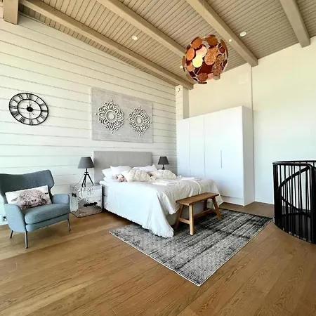 公寓 Naava 303 Loft - Kaksikerroksinen Lasiseinaehuoneisto Jaervinaekoealalla