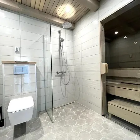 Naava 303 Loft - Kaksikerroksinen Lasiseinaehuoneisto Jaervinaekoealalla *