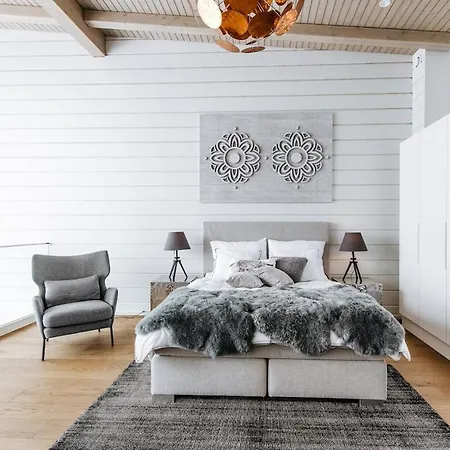 Naava 303 Loft - Kaksikerroksinen Lasiseinaehuoneisto Jaervinaekoealalla * Ähtäri